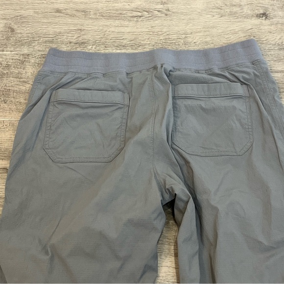 Athleta Women’s Trekkie Crop Stretch Jogger Pants Athleisure Gray Size 14 - Picture 5 of 9
